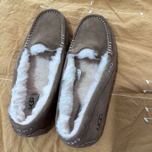 Ugg slippers size 9